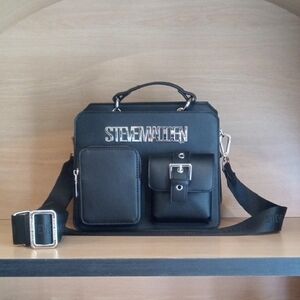 NWOT STEVE MADDEN EVELYN CARGO BLACK * Detachable POUCH Not Included*
